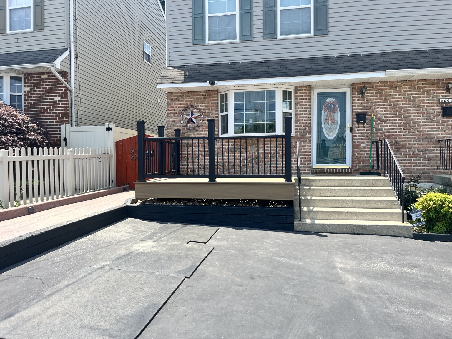 Front Entry Composite Deck project photo 2