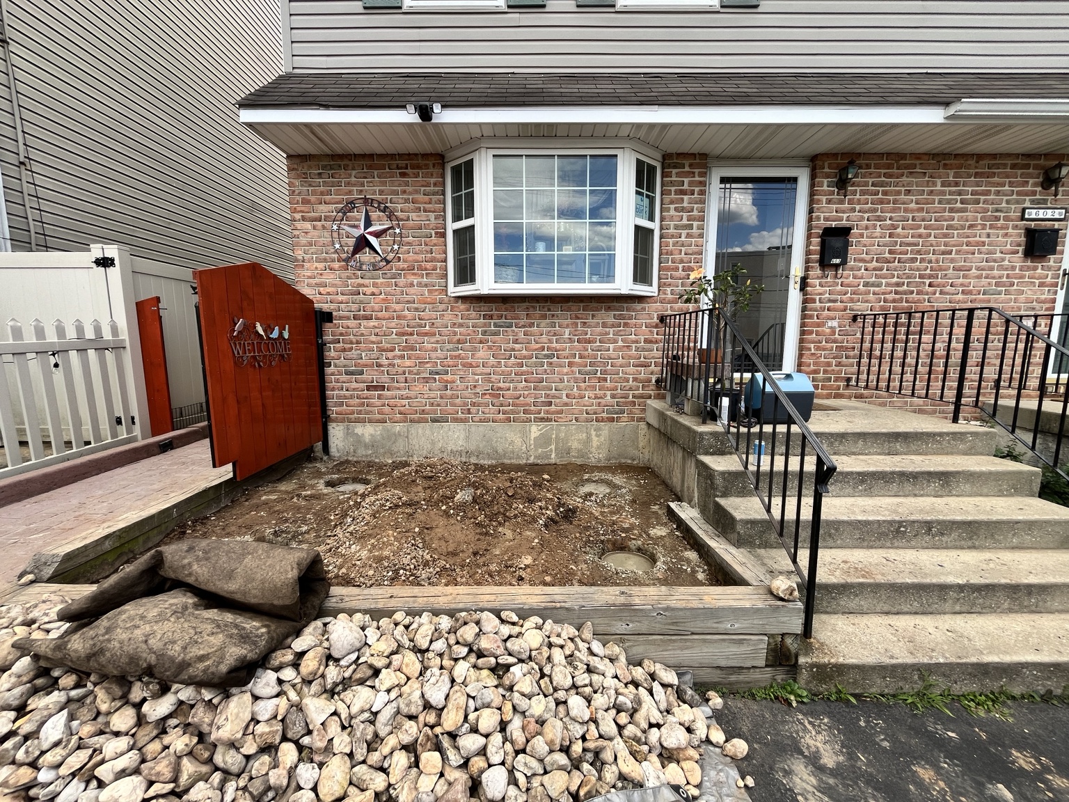 Front Entry Composite Deck project photo 1