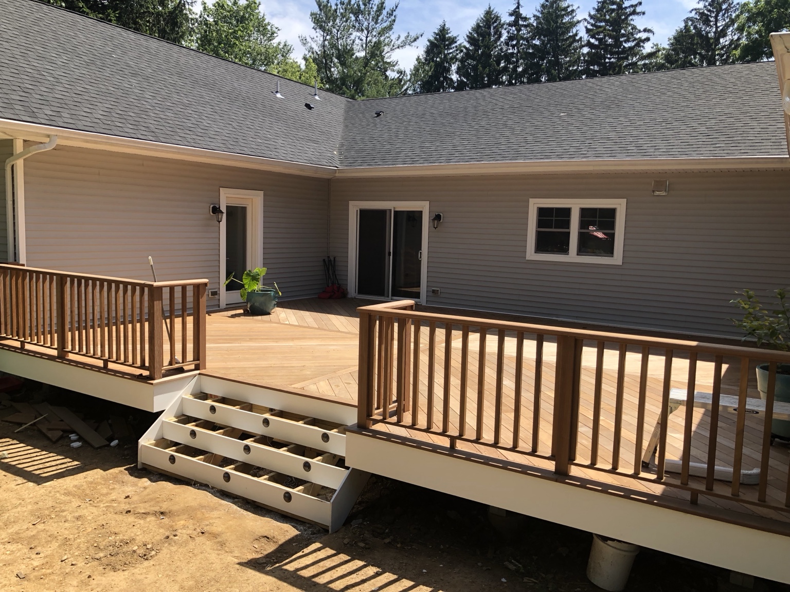 Custom Patterned Wood Deck project photo 4